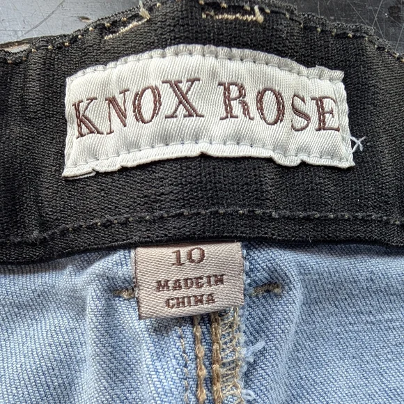 Knox Rose Women's Light Denim Jeans Southwestern Embroidered Detail Size 10 - Picture 4 of 9